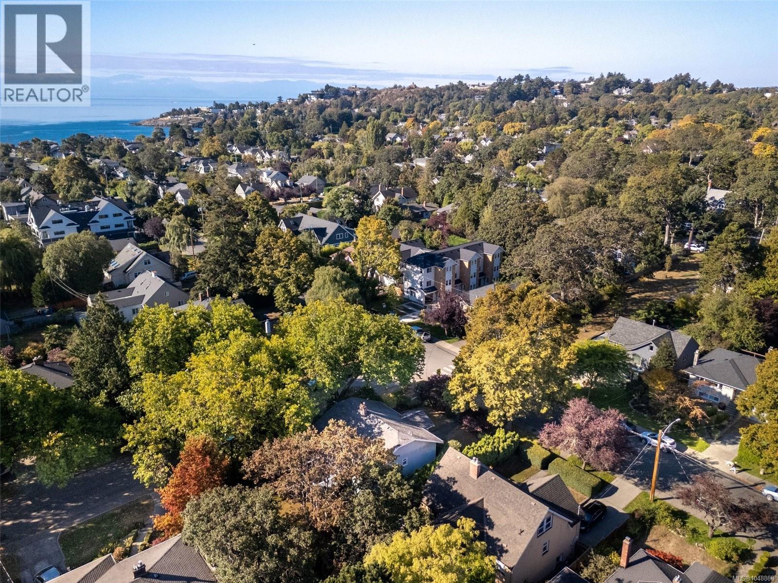  817 St. Patrick Street, Oak Bay