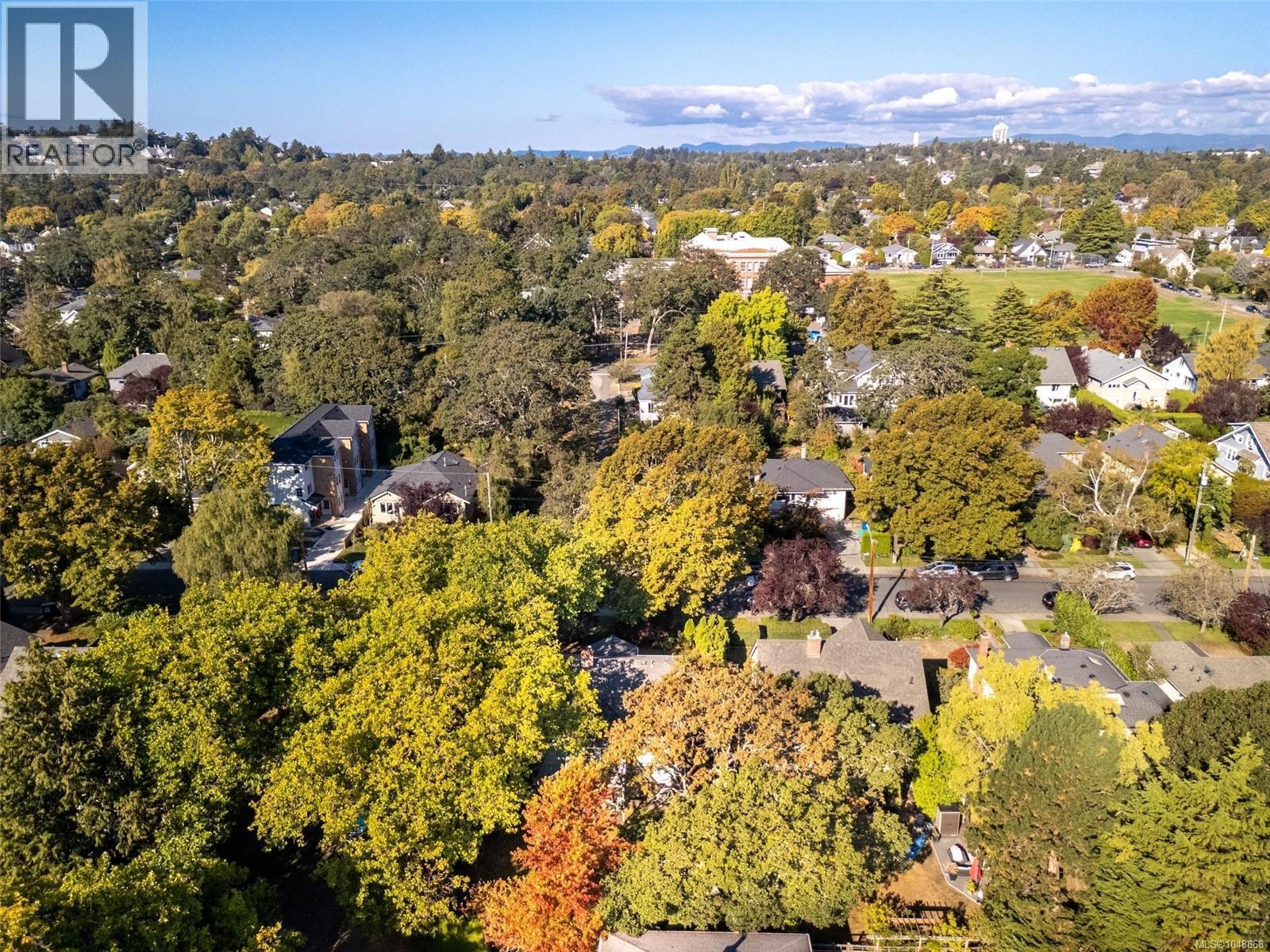  817 St. Patrick Street, Oak Bay
