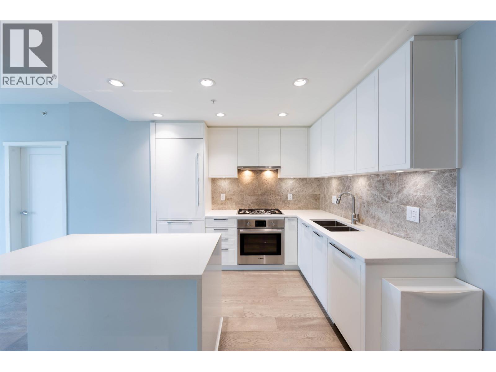 504 118 CARRIE CATES COURT, North Vancouver