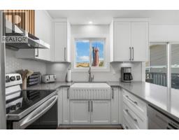 Kitchen - 776 Glenwood Avenue, Kelowna, BC V1Y5M5 Photo 9