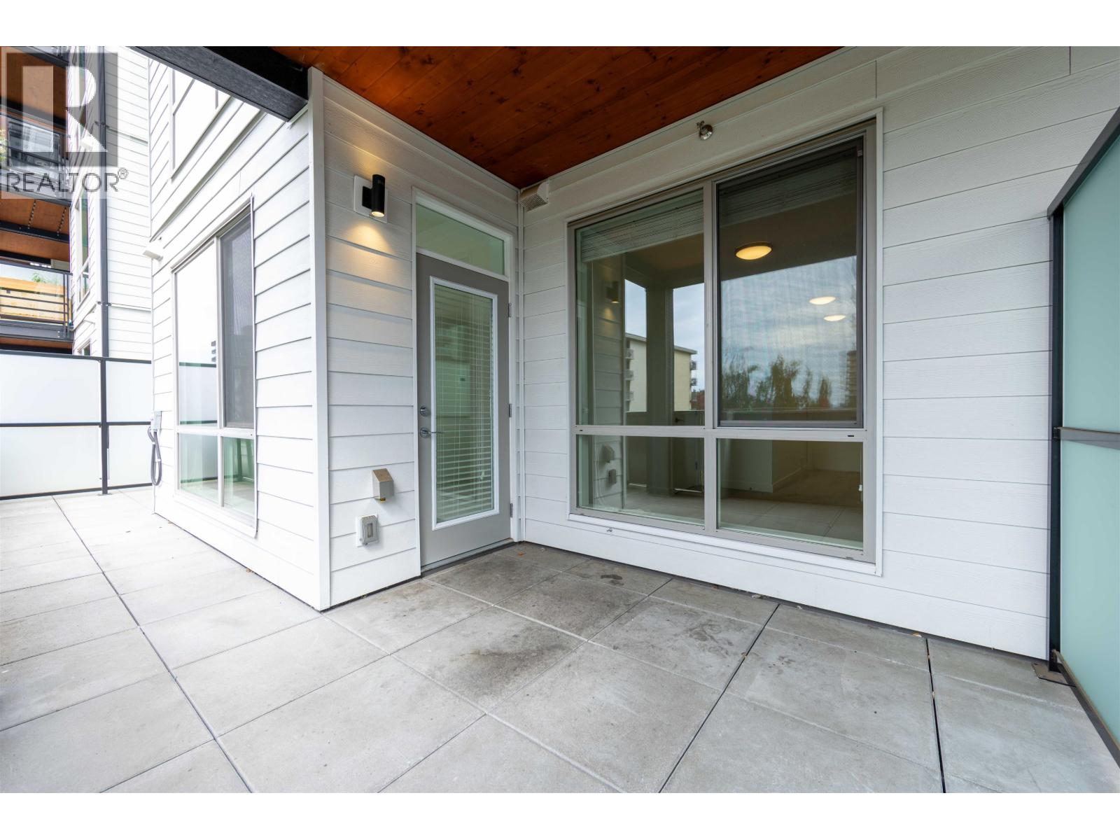 203 108 E 8TH STREET, North Vancouver