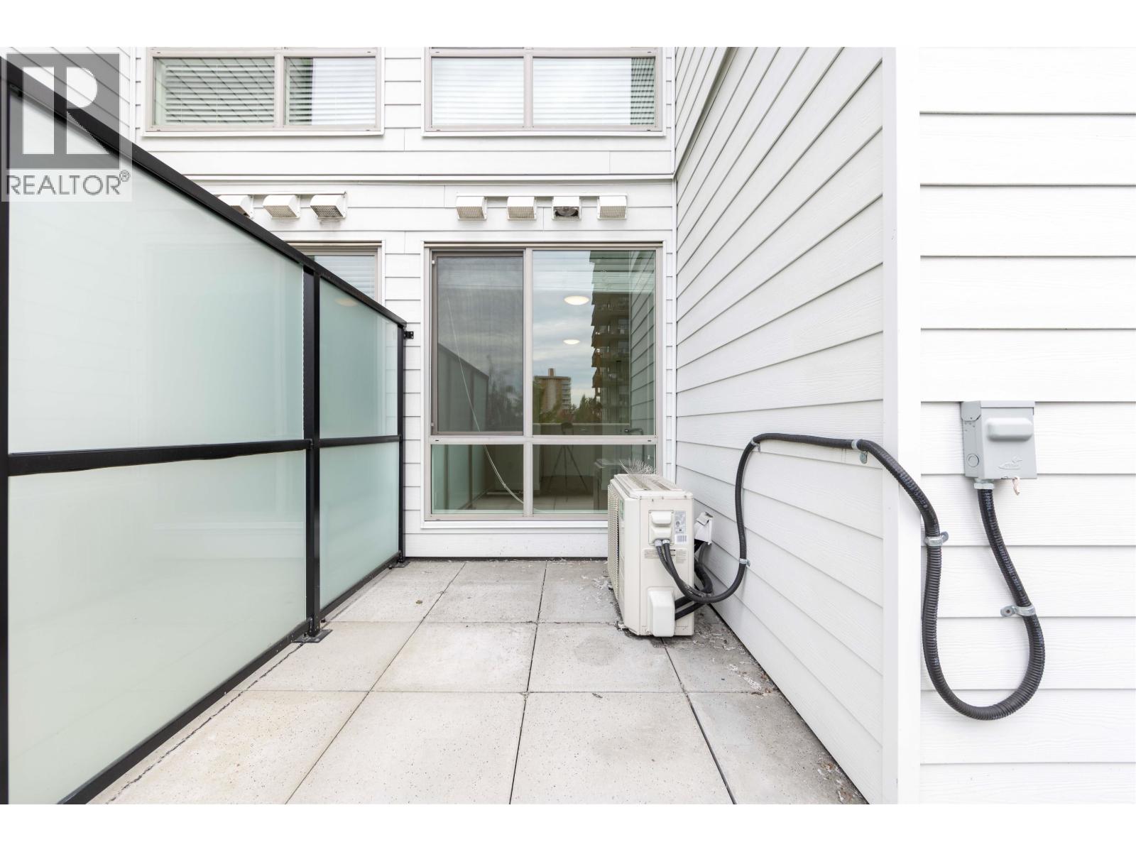 203 108 E 8TH STREET, North Vancouver