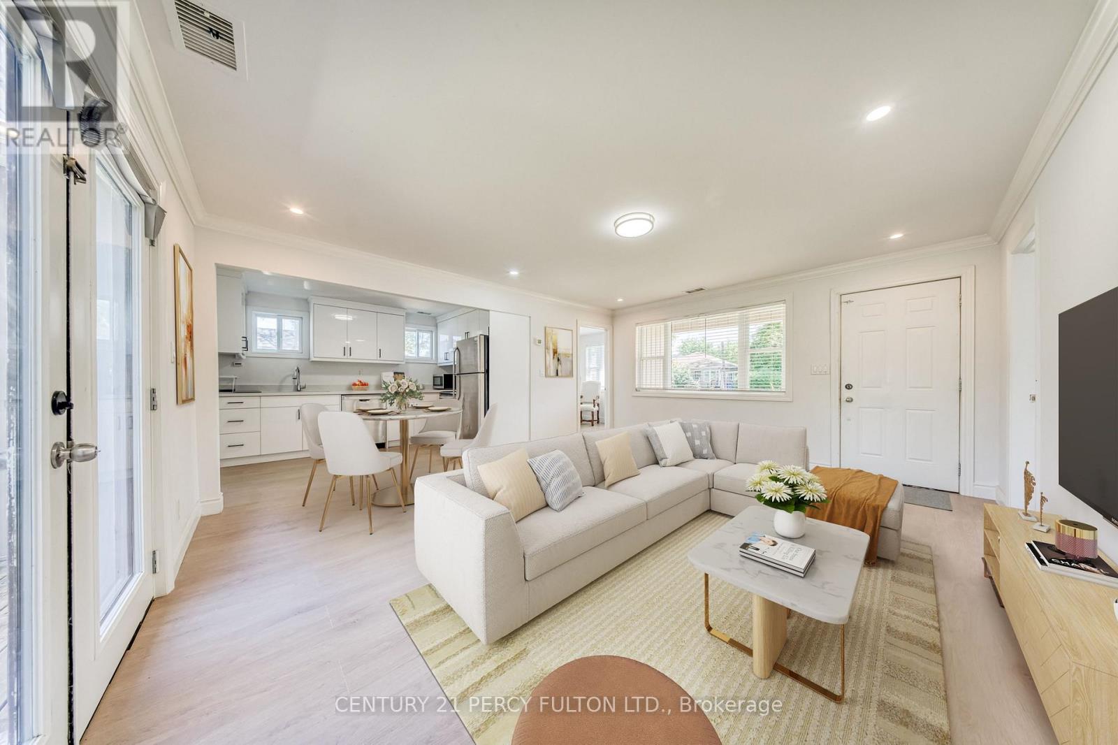 242 SIMCOE AVENUE, Georgina (Keswick North) — photo 2