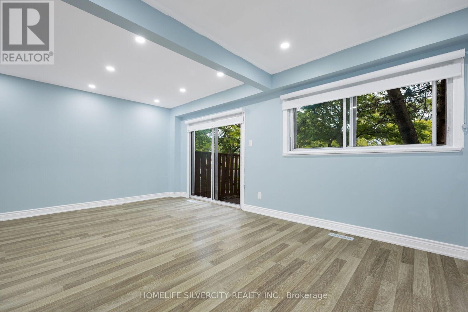 157 FLEETWOOD CRESCENT - 10