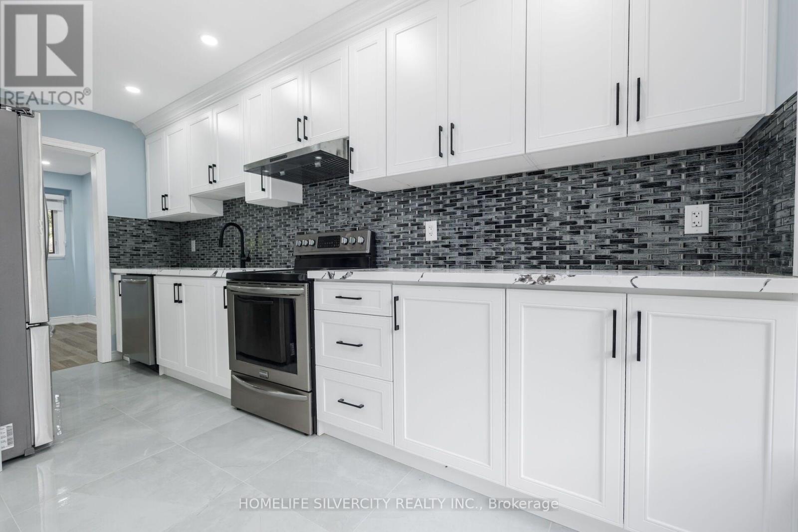 157 FLEETWOOD CRESCENT - 13