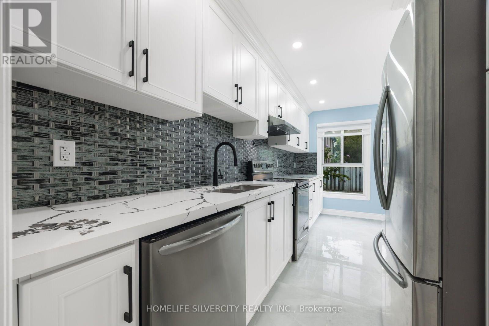 157 FLEETWOOD CRESCENT - 16