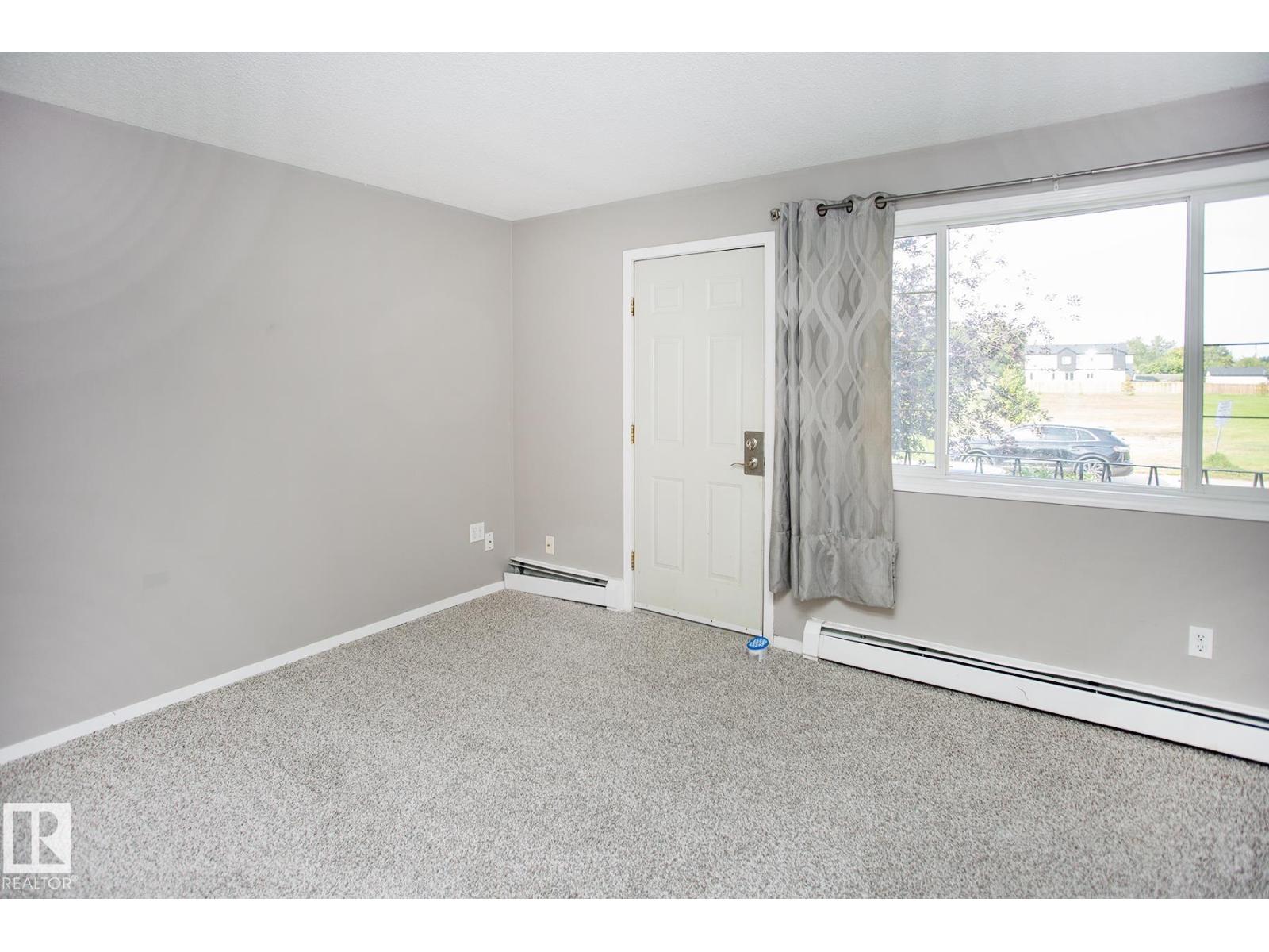 #8 15431 93 AV NW - 12