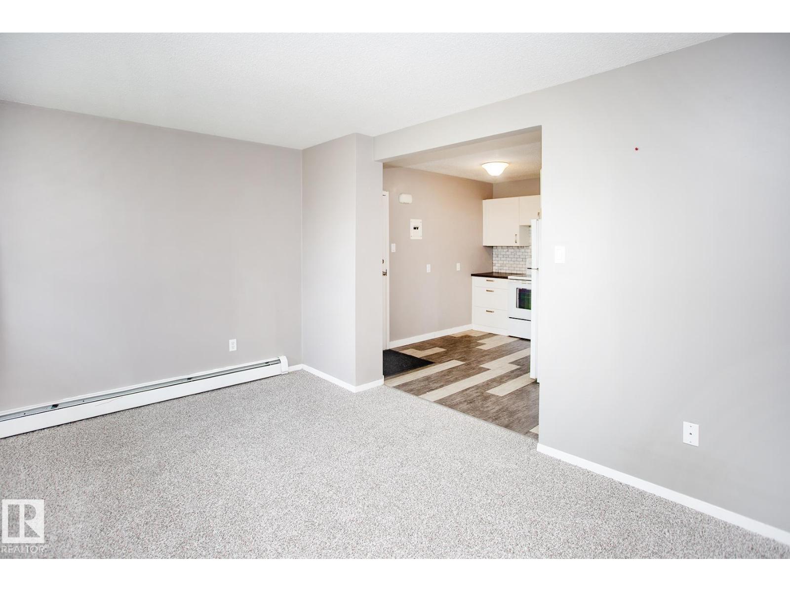 #8 15431 93 AV NW - 13