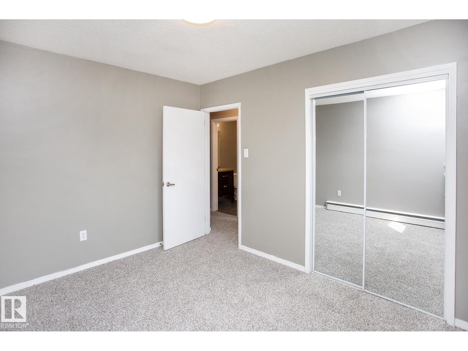 #8 15431 93 AV NW - 17