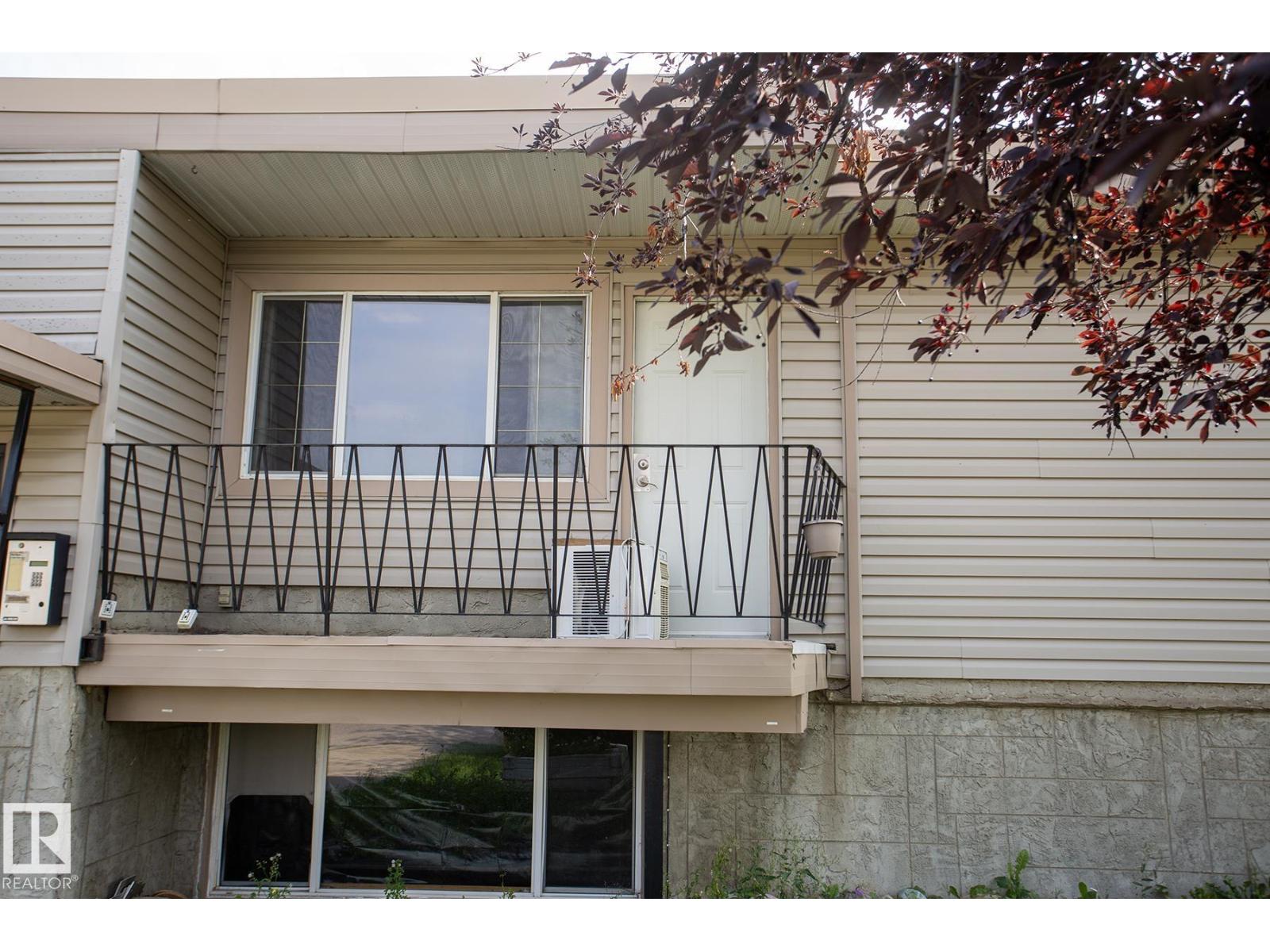 #8 15431 93 AV NW - 18