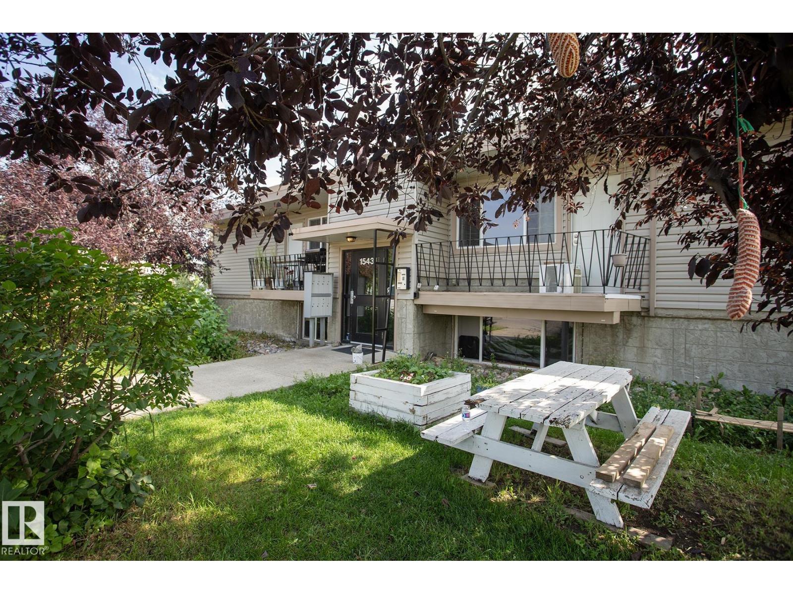 #8 15431 93 AV NW - 20