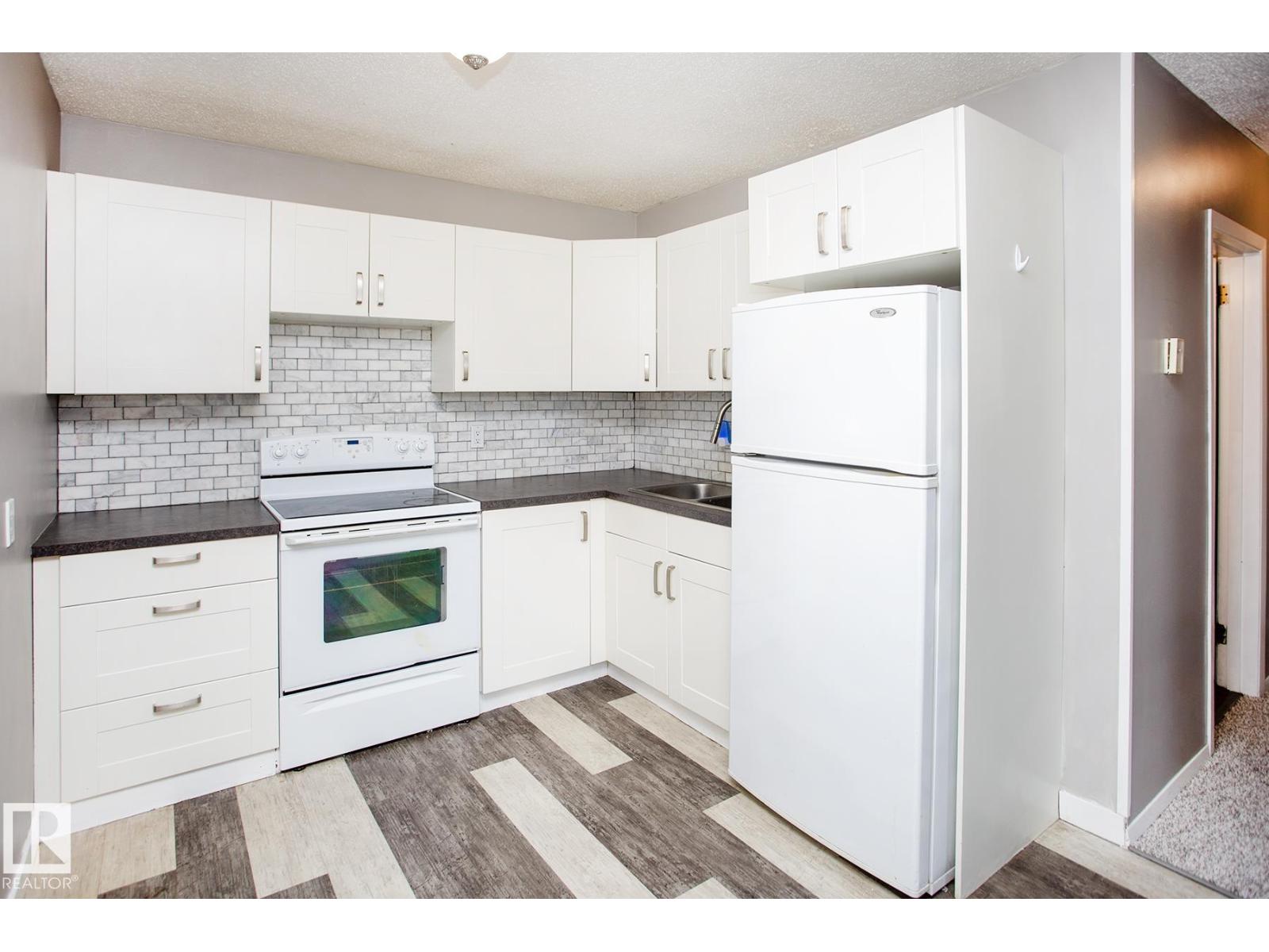 #8 15431 93 AV NW - 7