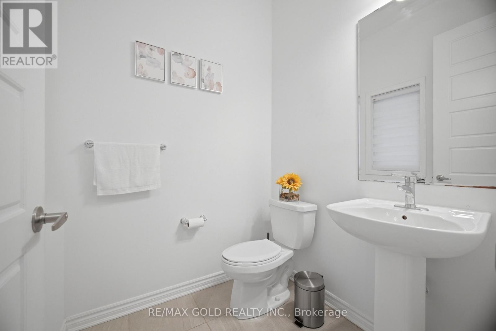 526 KENNEDY CIRCLE W - 24