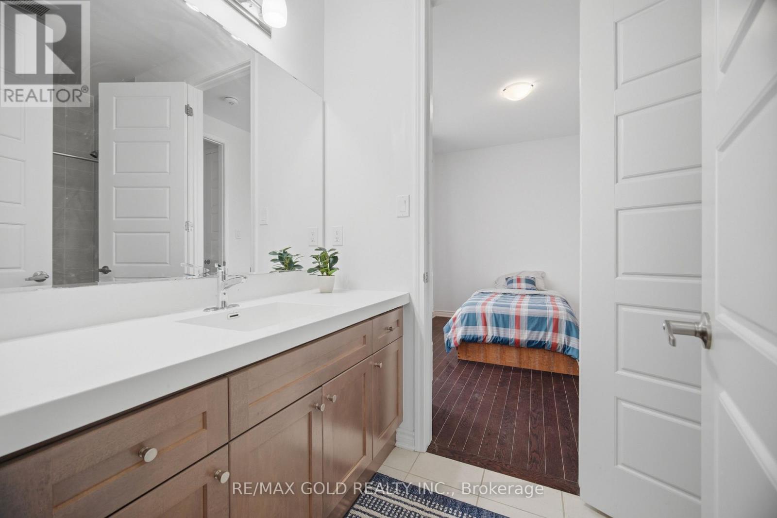 526 KENNEDY CIRCLE W - 39