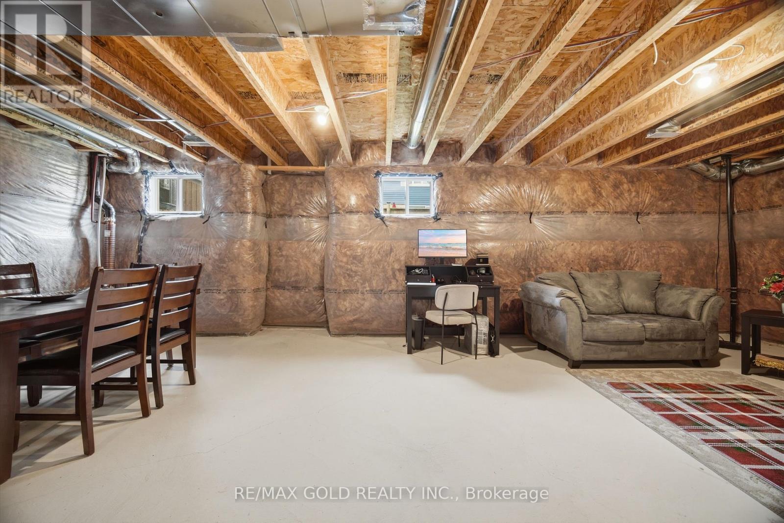 526 KENNEDY CIRCLE W - 48