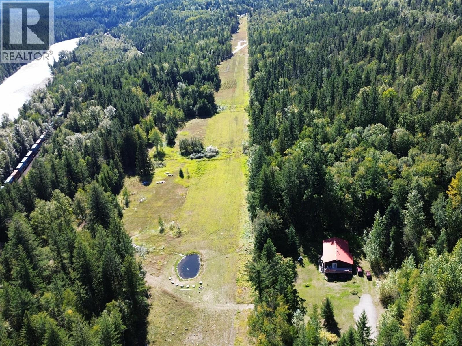 3360 Yellowhead Highway, Clearwater