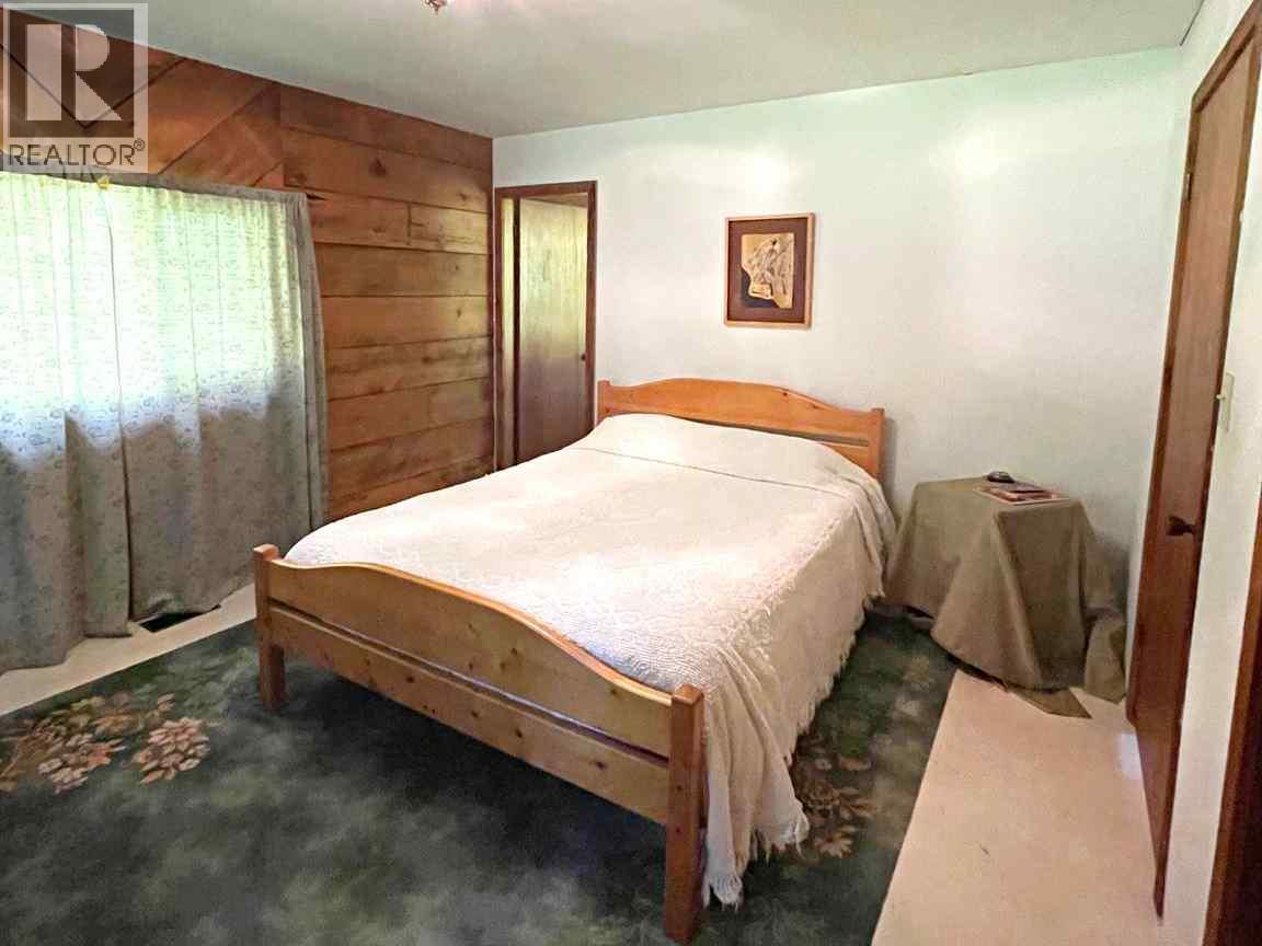 3360 Yellowhead Highway, Clearwater