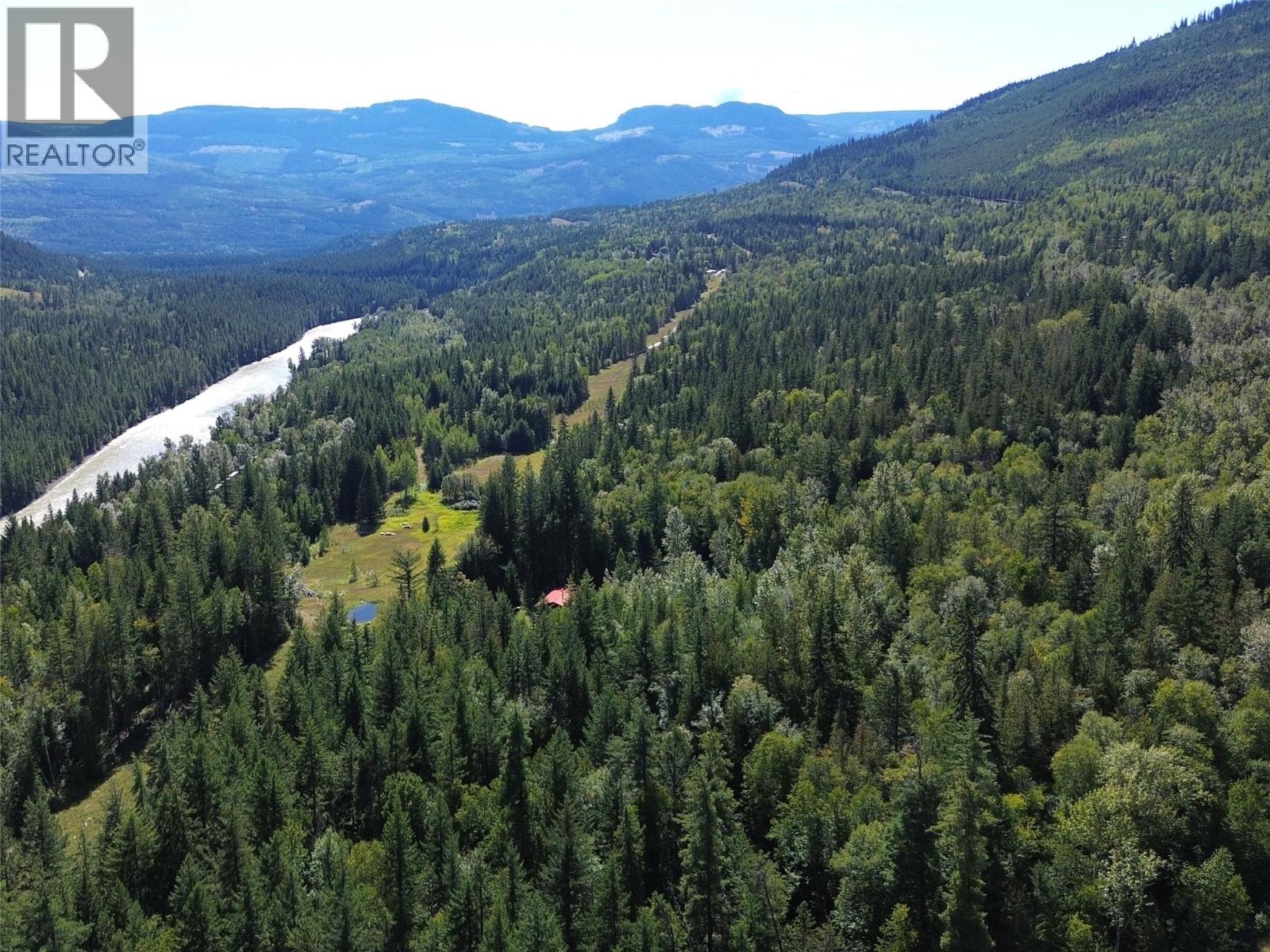 3360 Yellowhead Highway, Clearwater