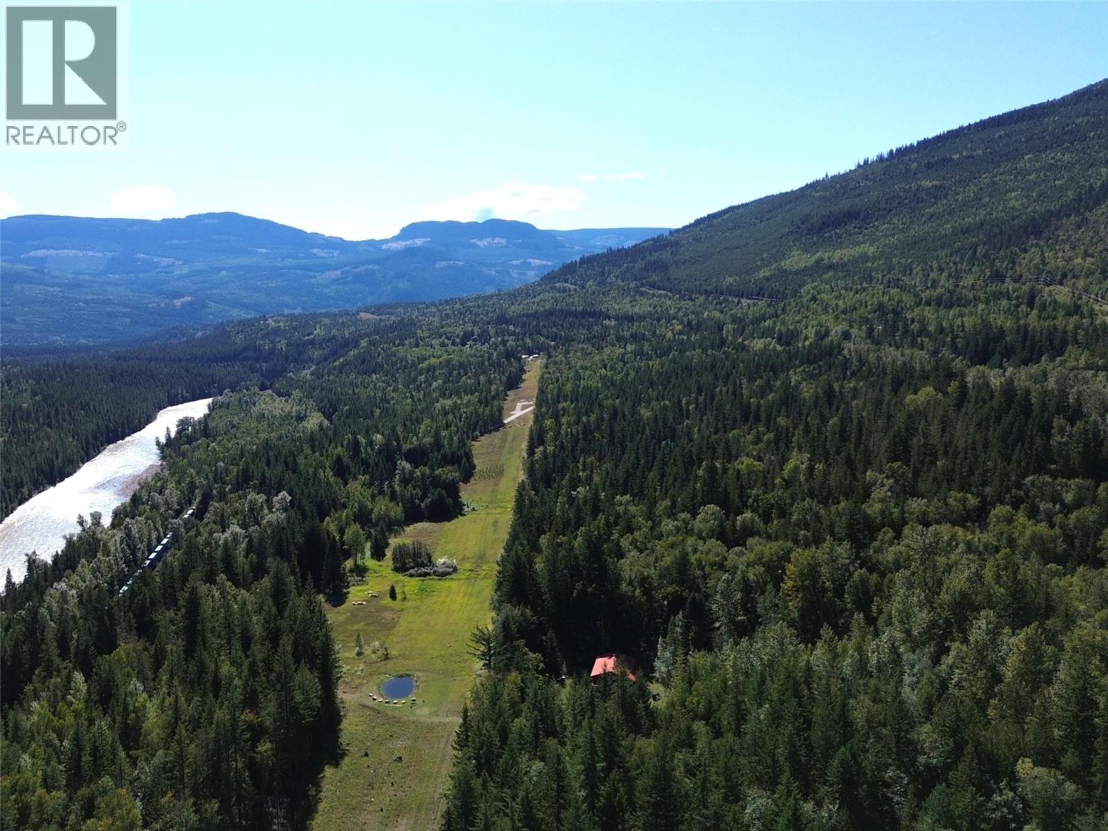 3360 Yellowhead Highway, Clearwater