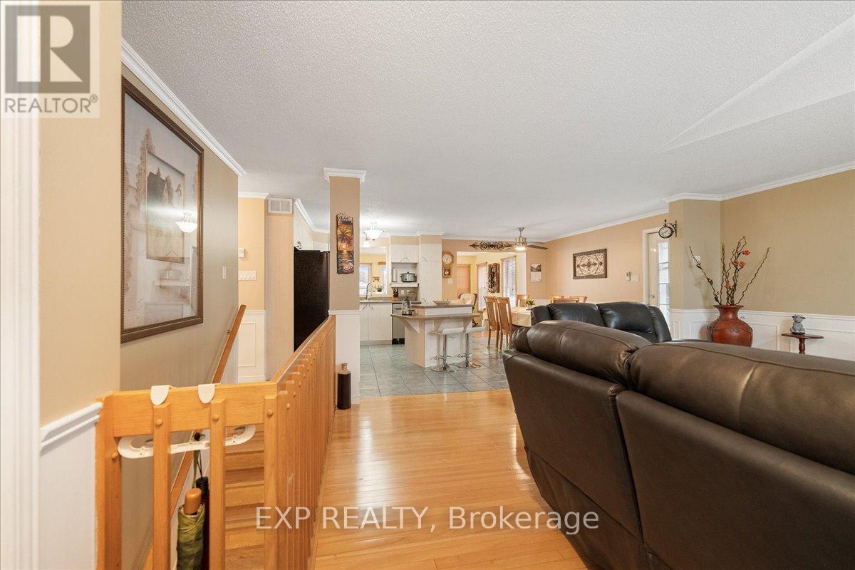 213 LONGUEUIL STREET - 11
