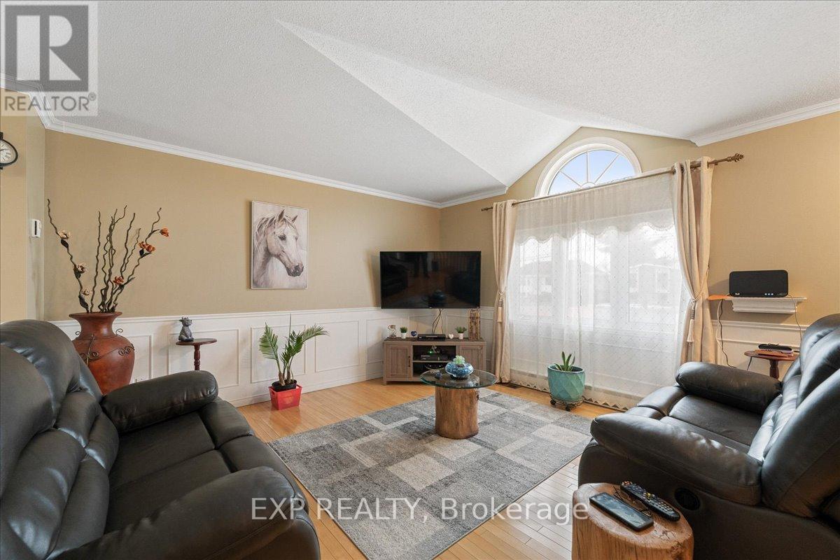 213 LONGUEUIL STREET - 12
