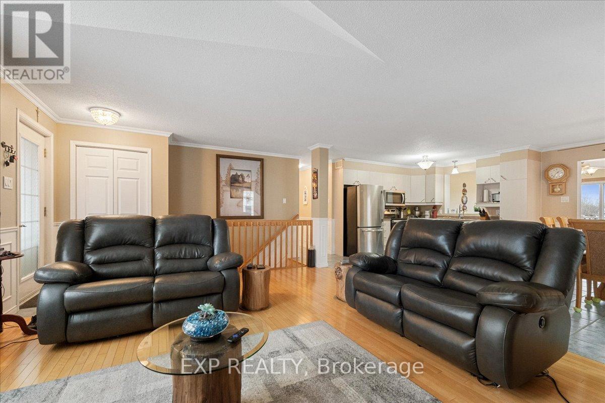 213 LONGUEUIL STREET - 15