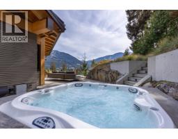 7465 Treetop Lane, Whistler, BC V8E0E9 Photo 13