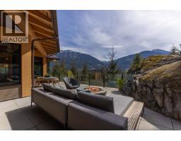 7465 Treetop Lane, Whistler, BC V8E0E9 Photo 12