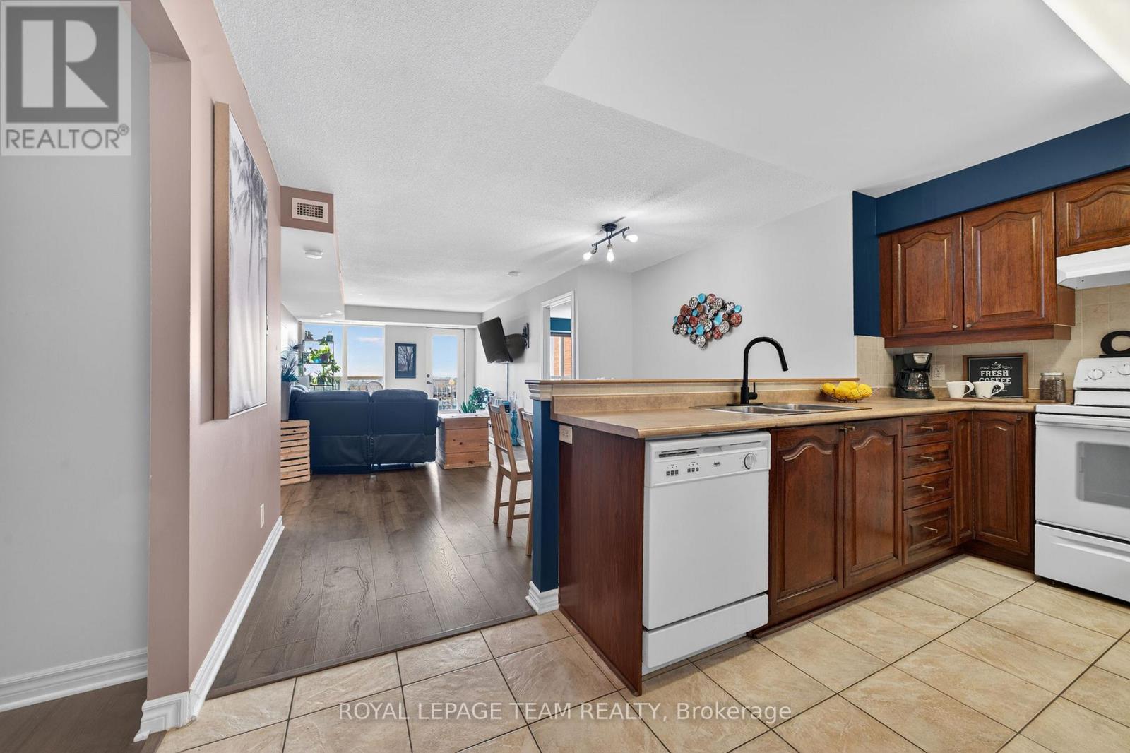 811 – 120 GRANT CARMAN DRIVE, Ottawa. Luxury613. By Peter Sagos - Image 14