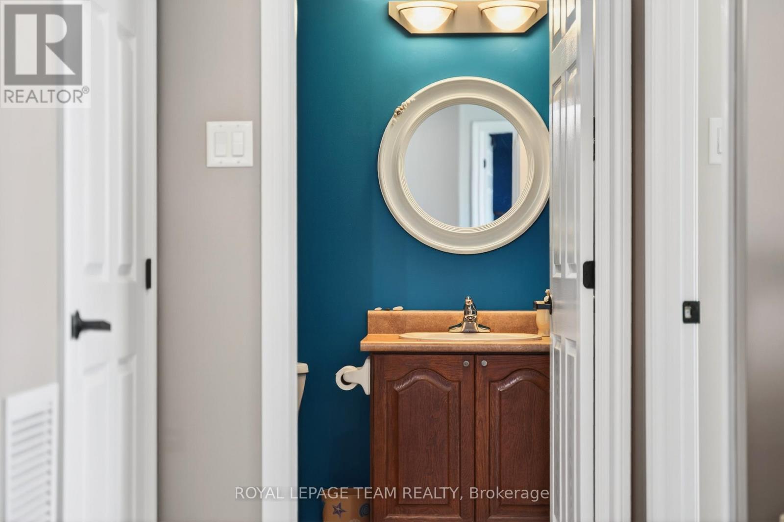 811 – 120 GRANT CARMAN DRIVE, Ottawa. Luxury613. By Peter Sagos - Image 36