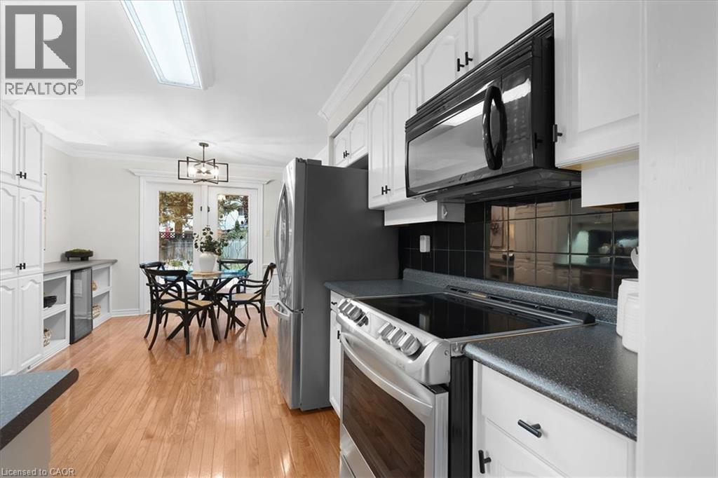 37 BOURBON Court, Hamilton — photo 7