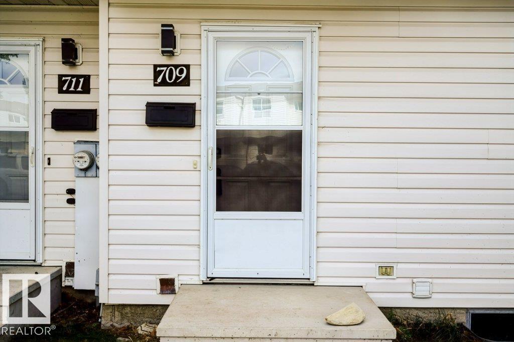 709 CLAREVIEW RD NW, Kernohan, Edmonton photo 2