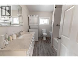 8909 Grainger Road, Canal Flats, BC V0B1B0 Photo 16
