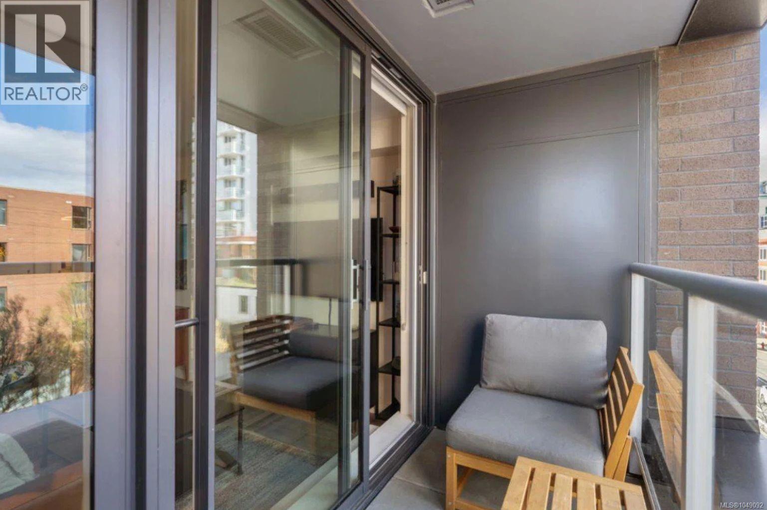 #401 845 Johnson St - 12