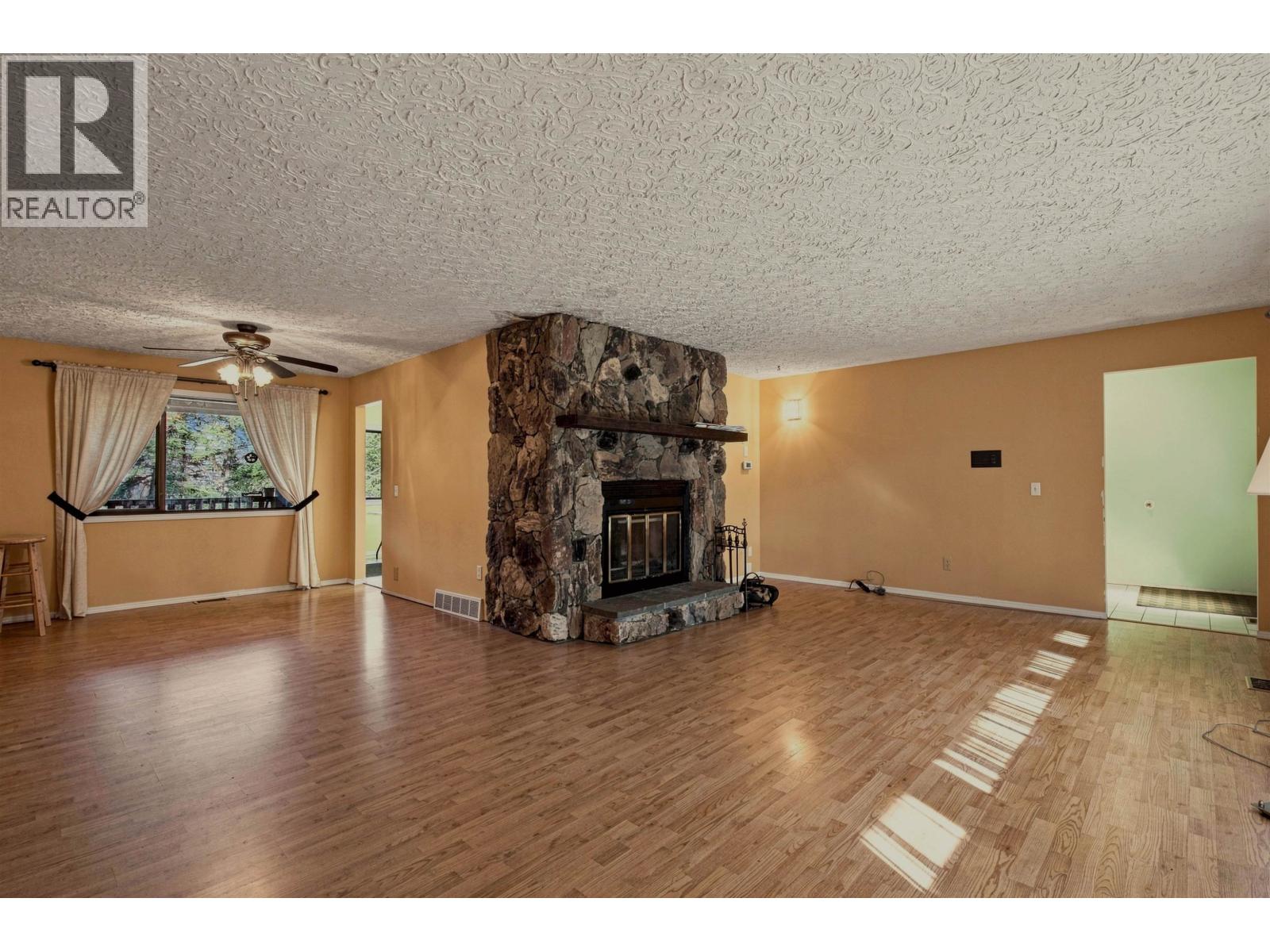 816 ROBERTS DRIVE, Esler / Dog Creek — photo 9