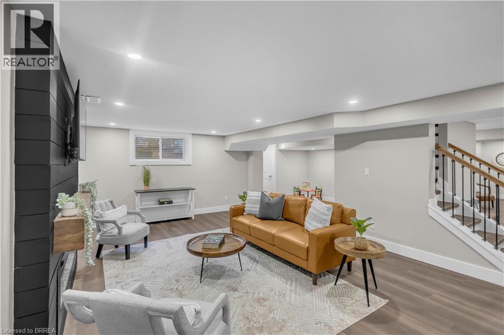9 ROLLINGWOOD Crescent - 33