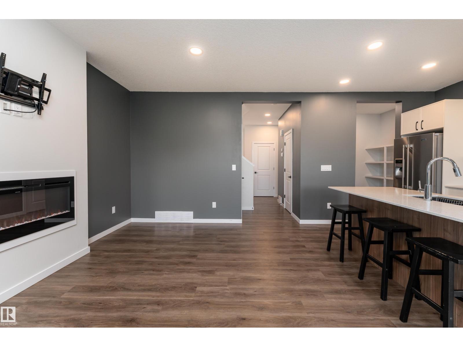114 ASTORIA CR - 11