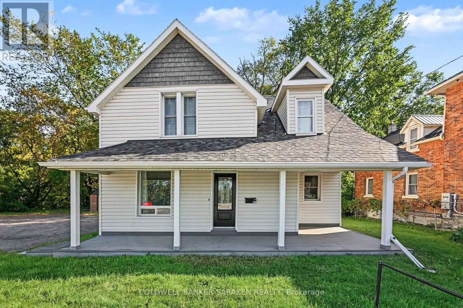 447 RAGLAN STREET S, Renfrew