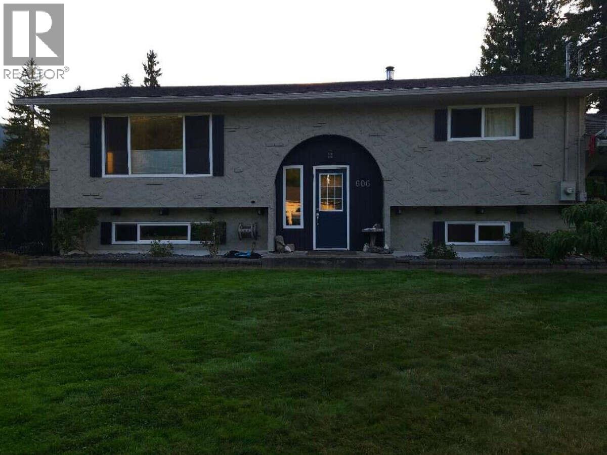 606 Gillis Avenue, Sicamous