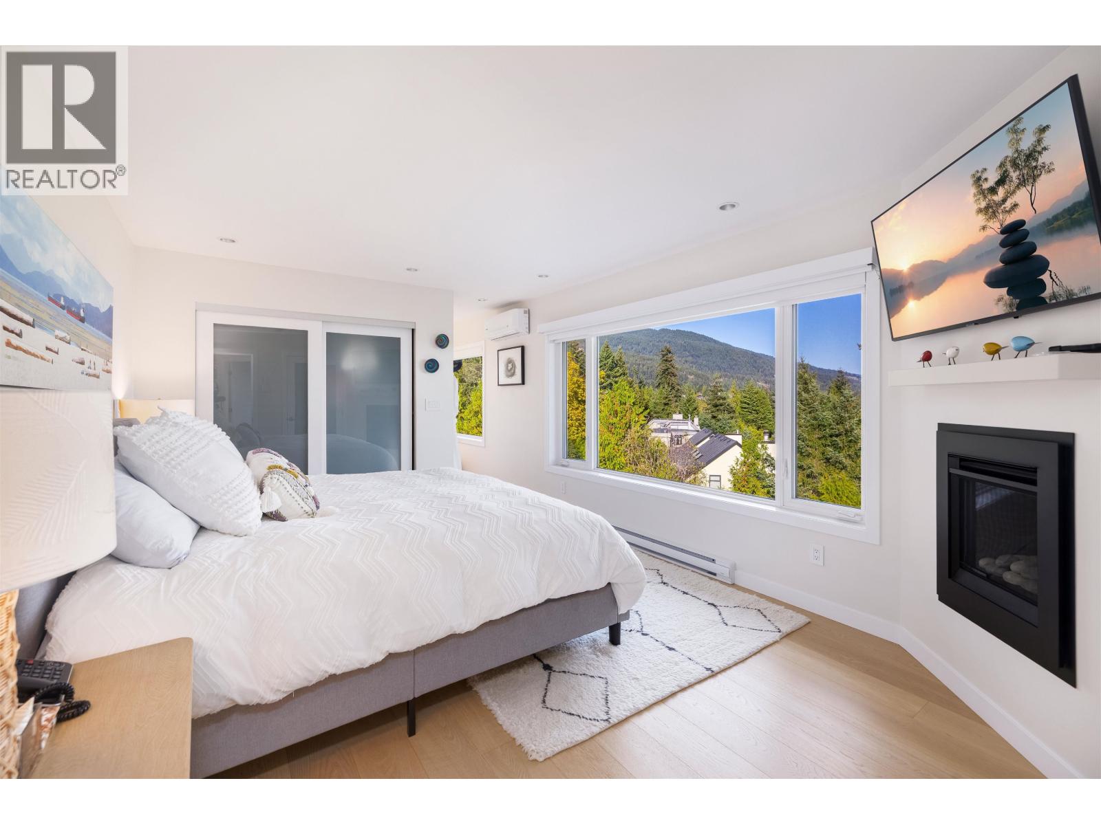 4772 MEADFEILD COURT, West Vancouver