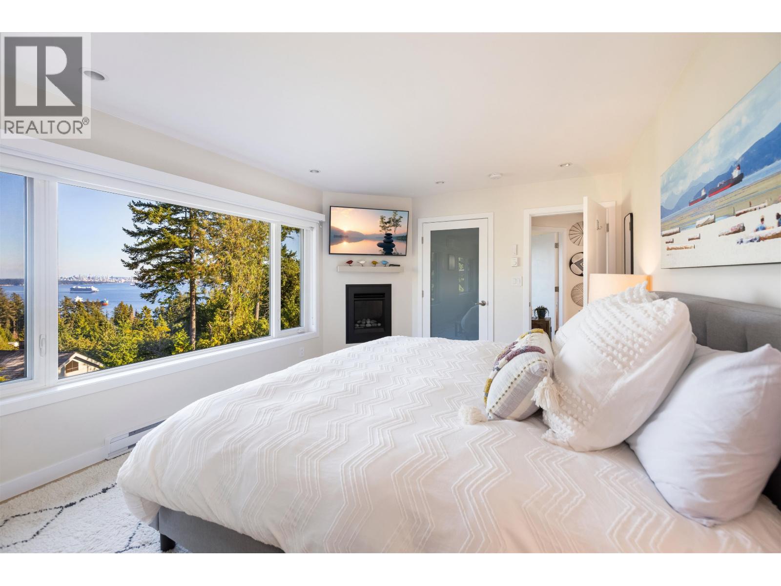 4772 MEADFEILD COURT, West Vancouver