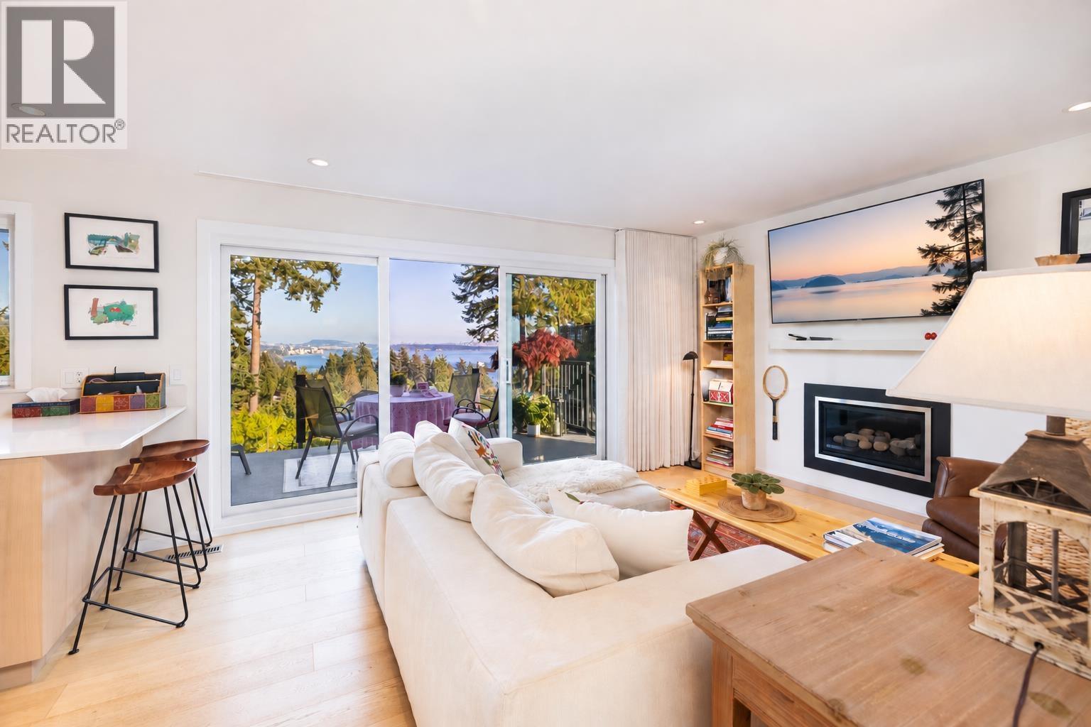 4772 MEADFEILD COURT, West Vancouver