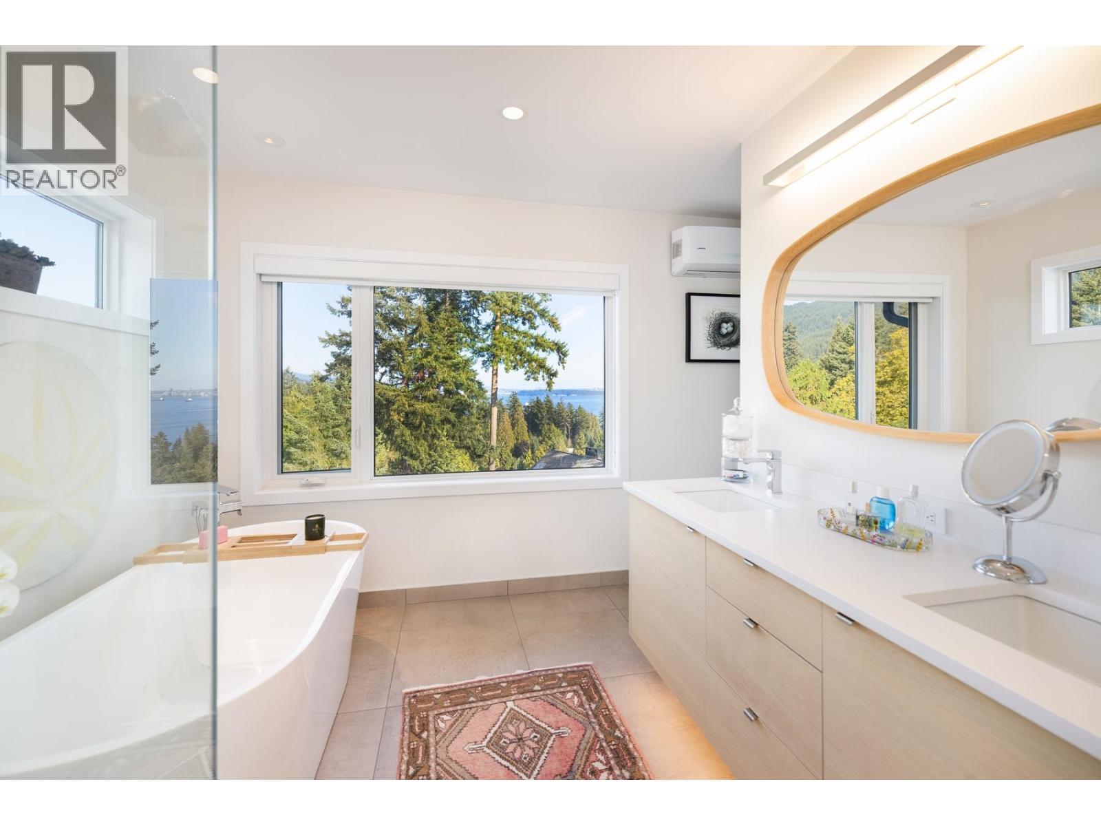 4772 MEADFEILD COURT, West Vancouver