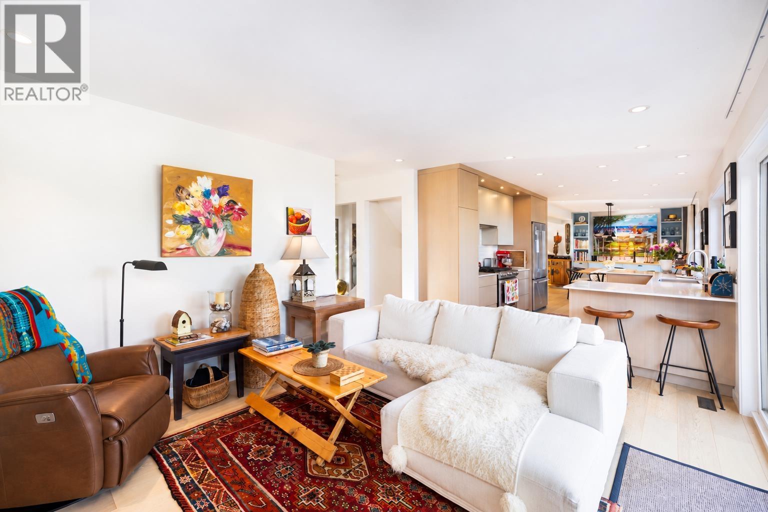4772 MEADFEILD COURT, West Vancouver