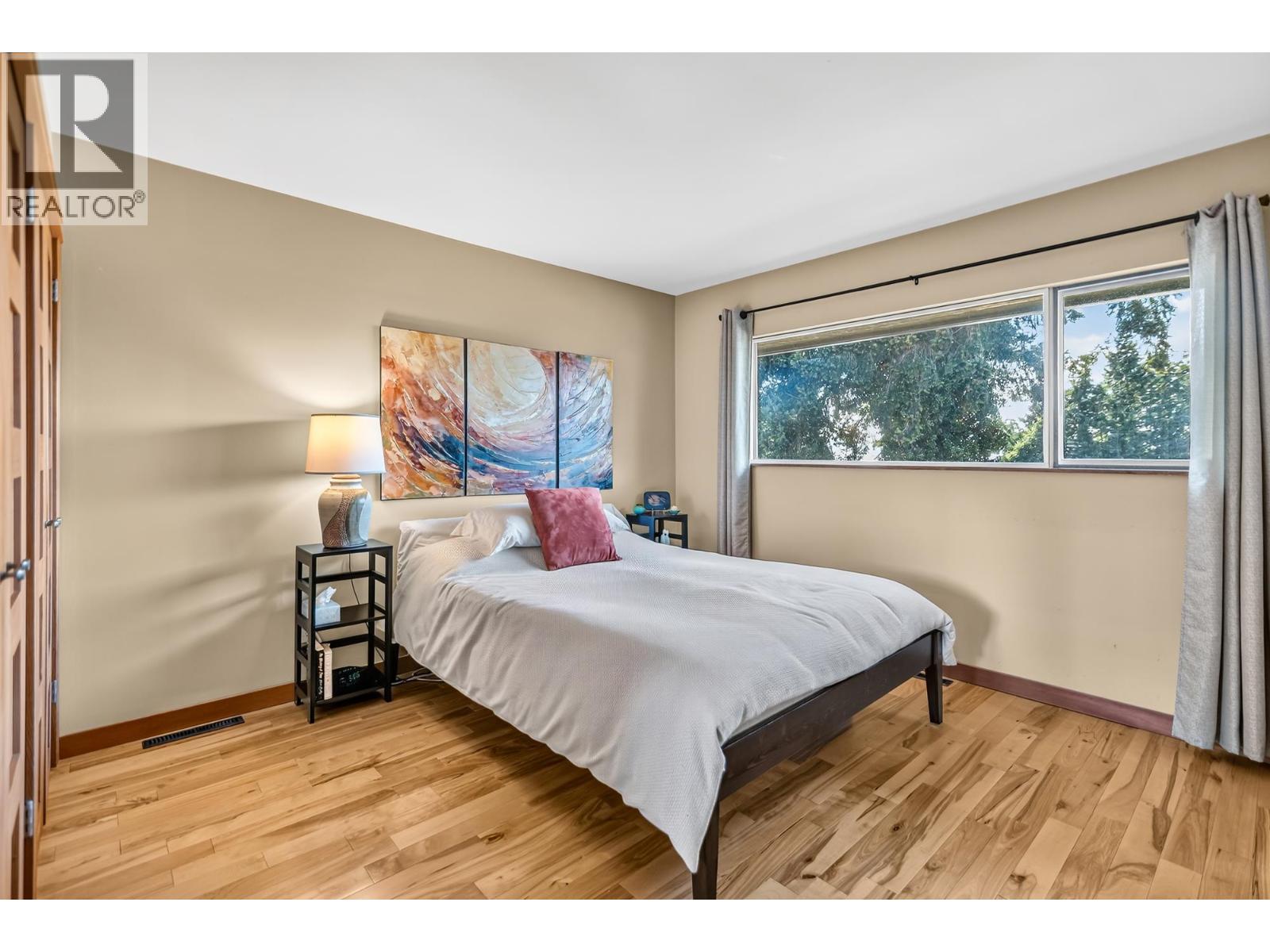 4735 LAUREL AVENUE, Sechelt