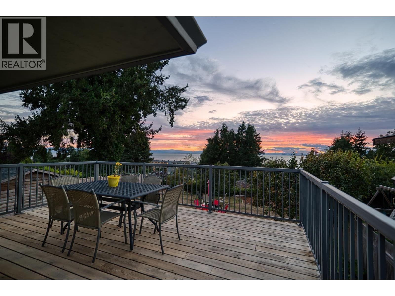 4735 LAUREL AVENUE, Sechelt