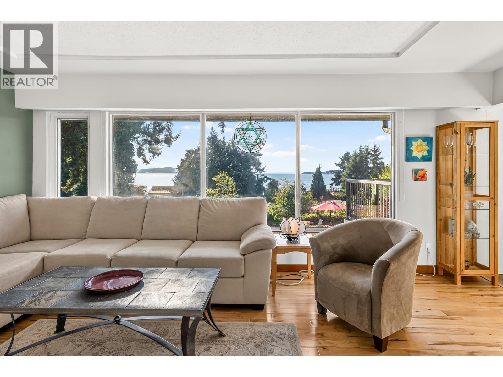 4735 LAUREL AVENUE, Sechelt