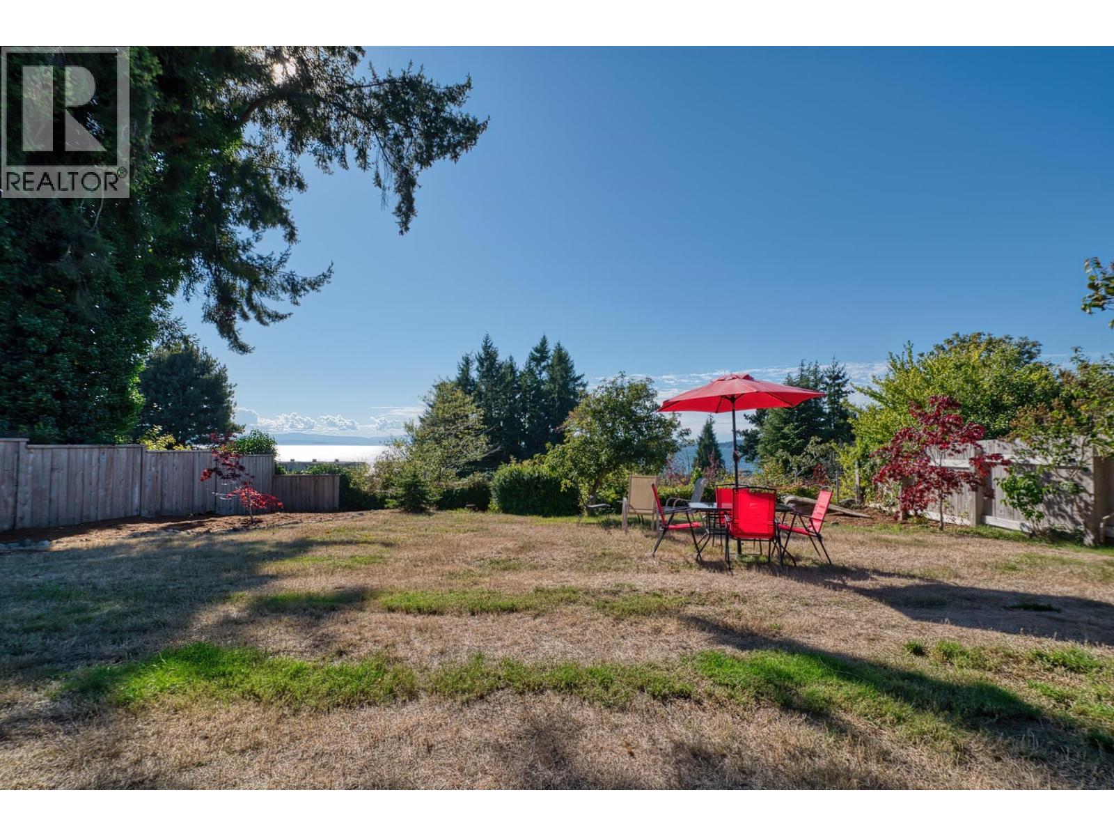 4735 LAUREL AVENUE, Sechelt