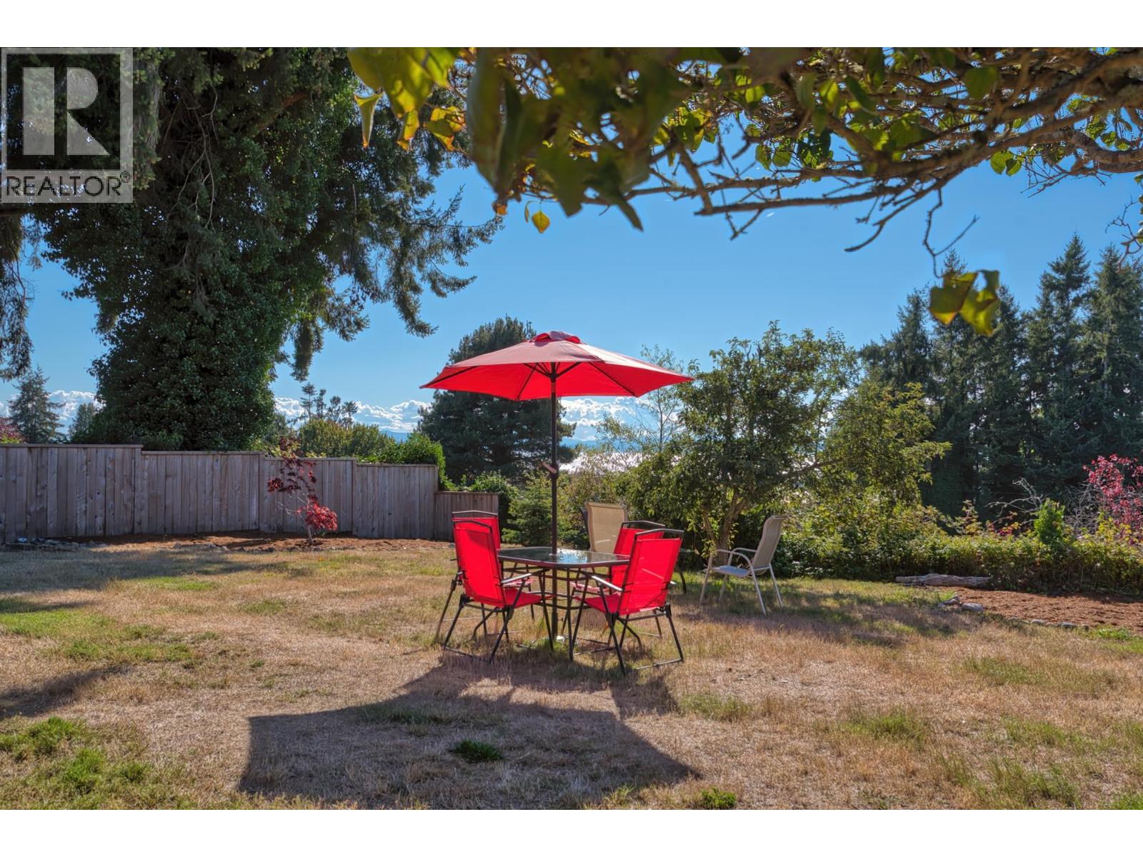 4735 LAUREL AVENUE, Sechelt