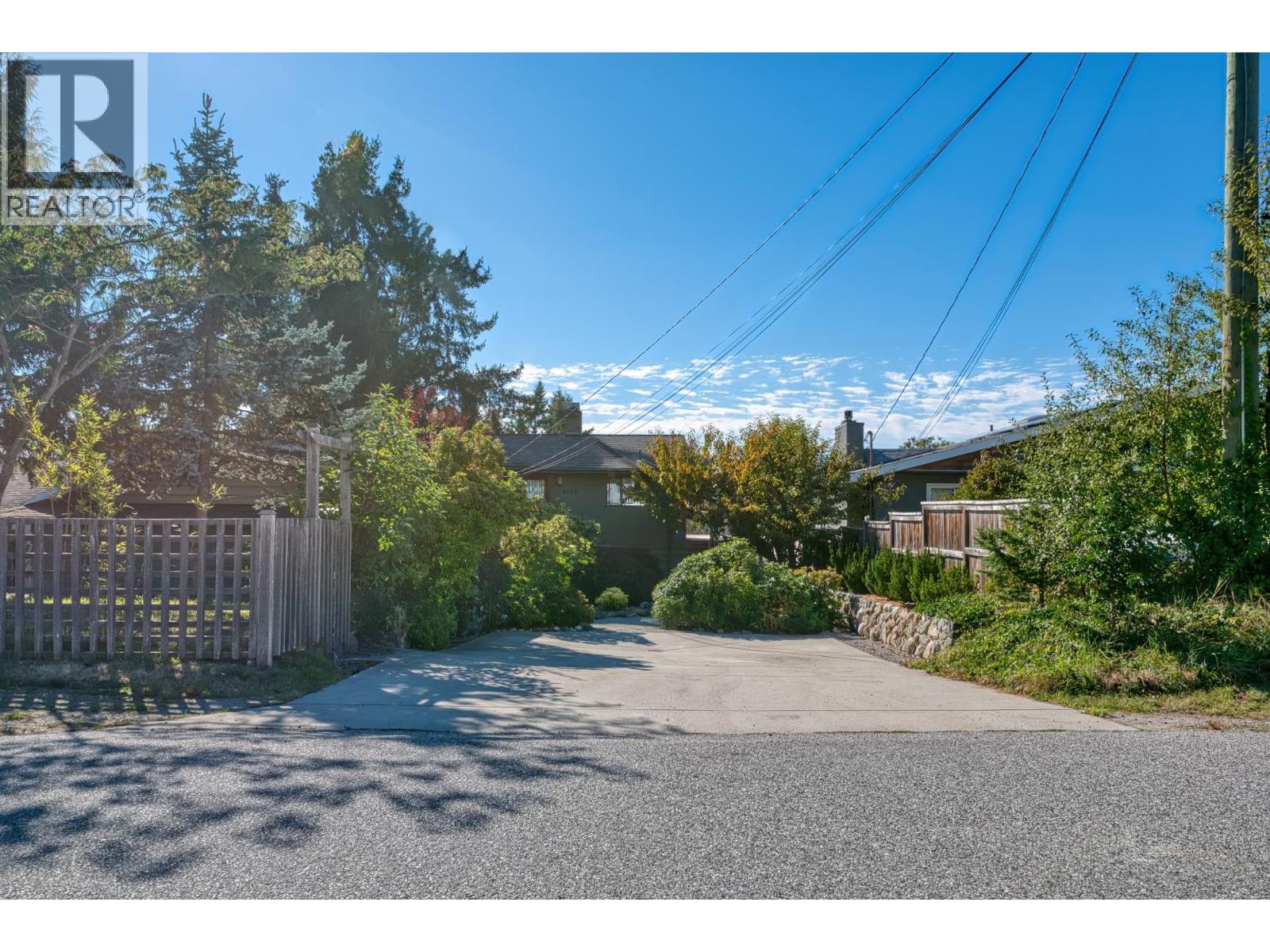4735 LAUREL AVENUE, Sechelt